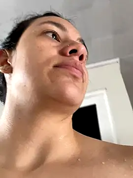 Snapshot of hannahb-e chatting on September 23, 2025, 4:36 pm hannahb-e online show from September 23, 2025, 4:36 pm