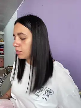 Snapshot of hannahb-e chatting on September 21, 2025, 4:56 pm hannahb-e online show from September 21, 2025, 4:56 pm