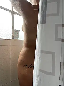 Snapshot of hannahb-e chatting on October 14, 2025, 6:19 pm hannahb-e online show from October 14, 2025, 6:19 pm