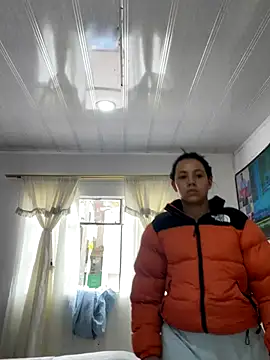 Snapshot of hannahb-e chatting on December 4, 2025, 2:05 pm hannahb-e online show from December 4, 2025, 2:05 pm