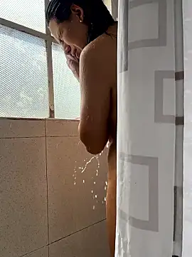 Snapshot of hannahb-e chatting on January 7, 2026, 4:56 pm hannahb-e online show from January 7, 2026, 4:56 pm