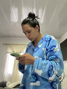 Snapshot of hannahb-e chatting on May 11, 2026, 12:06 pm hannahb-e online show from May 11, 2026, 12:06 pm