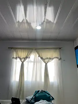 Snapshot of hannahb-e chatting on November 18, 2025, 9:18 pm hannahb-e online show from November 18, 2025, 9:18 pm