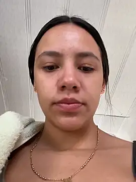 Snapshot of hannahb-e chatting on December 15, 2025, 3:18 pm hannahb-e online show from December 15, 2025, 3:18 pm