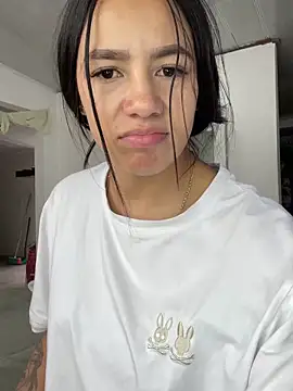 Snapshot of hannahb-e chatting on December 14, 2025, 6:46 pm hannahb-e online show from December 14, 2025, 6:46 pm