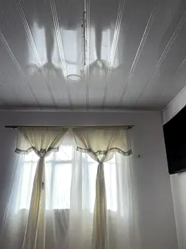 Snapshot of hannahb-e chatting on December 5, 2025, 1:10 pm hannahb-e online show from December 5, 2025, 1:10 pm