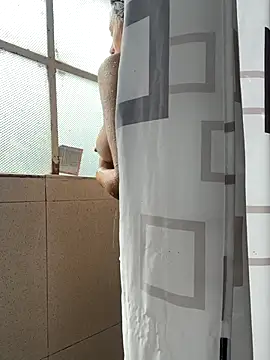 Snapshot of hannahb-e chatting on November 1, 2025, 2:44 pm hannahb-e online show from November 1, 2025, 2:44 pm