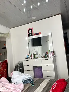 Snapshot of hannahb-e chatting on September 12, 2025, 4:07 pm hannahb-e online show from September 12, 2025, 4:07 pm