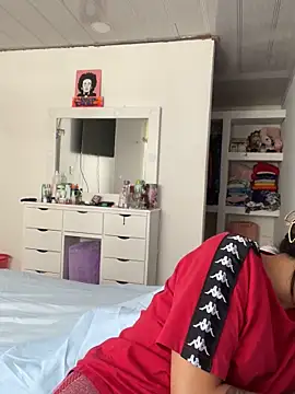 Snapshot of hannahb-e chatting on October 15, 2025, 5:21 pm hannahb-e online show from October 15, 2025, 5:21 pm