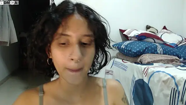 AlinaWoolf  online show from November 4, 2025, 4:05 am