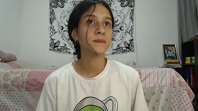 Snapshot of AlinaWoolf_ chatting on January 3, 2025, 11:44 pm AlinaWoolf online show from January 3, 2025, 11:44 pm