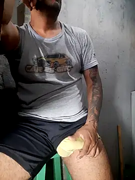 Snapshot of hecwil8 chatting on February 17, 2026, 12:35 pm hecwil8 online show from February 17, 2026, 12:35 pm