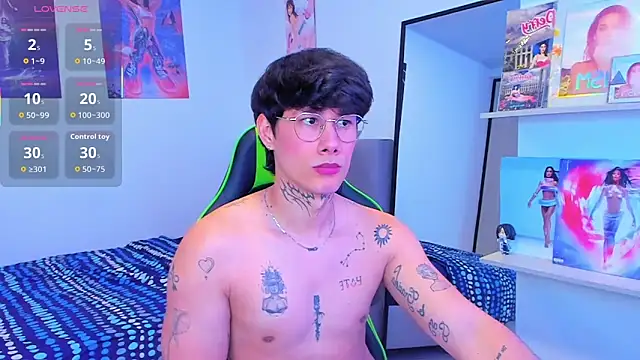 Snapshot of JayHotxxx chatting on February 17, 2026, 9:45 pm JayHotxxx online show from February 17, 2026, 9:45 pm