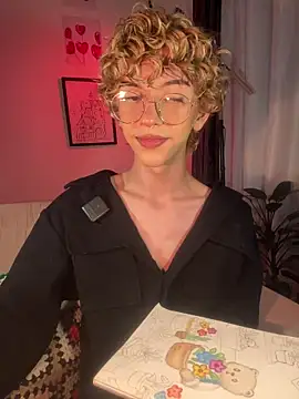 Snapshot of lyamthommpson chatting on April 3, 2026, 2:40 am lyamthommpson online show from April 3, 2026, 2:40 am