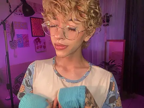 Snapshot of lyamthommpson chatting on March 18, 2026, 8:32 pm lyamthommpson online show from March 18, 2026, 8:32 pm