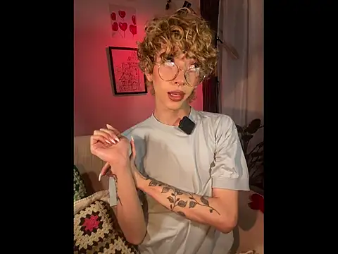 Snapshot of lyamthommpson chatting on April 1, 2026, 2:02 am lyamthommpson online show from April 1, 2026, 2:02 am