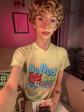 Snapshot of lyamthommpson chatting on April 15, 2026, 1:00 am lyamthommpson online show from April 15, 2026, 1:00 am