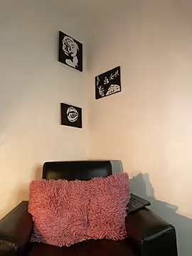 lisathommpson online show from January 20, 2025, 11:32 pm