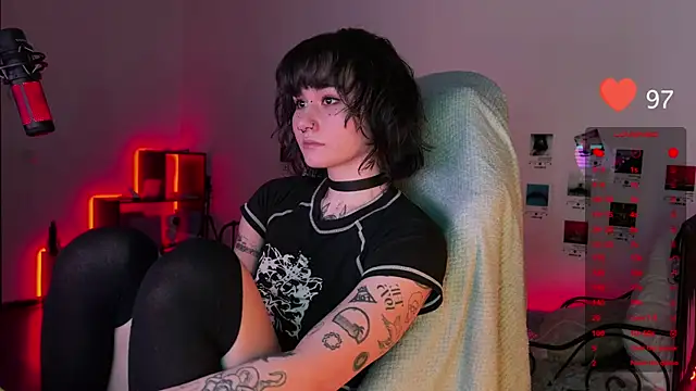 Snapshot of deadlysweet chatting on February 24, 2025, 12:09 am deadlysweet online show from February 24, 2025, 12:09 am