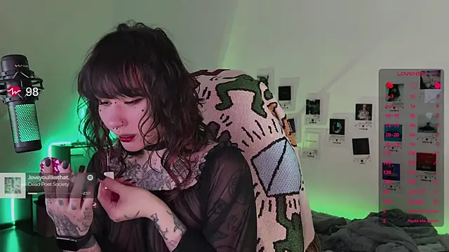 deadlysweet online show from November 13, 2025, 1:09 am