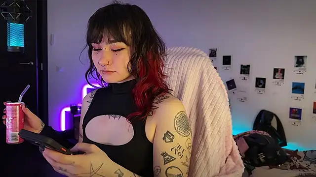 Snapshot of deadlysweet chatting on February 10, 2026, 12:42 am deadlysweet online show from February 10, 2026, 12:42 am