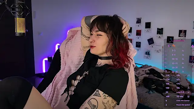 Snapshot of deadlysweet chatting on February 13, 2026, 2:44 am deadlysweet online show from February 13, 2026, 2:44 am