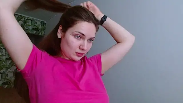 Snapshot of Olivia_shine chatting on February 3, 2025, 5:29 am Olivia shine online show from February 3, 2025, 5:29 am