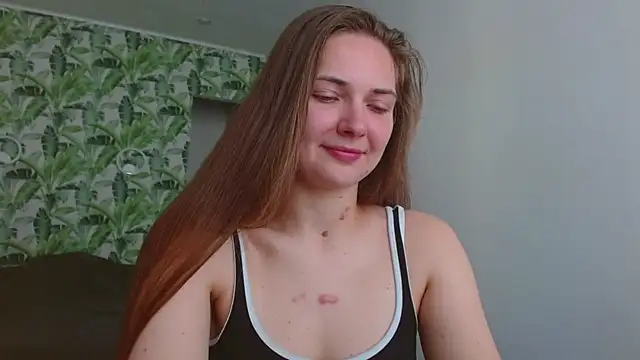 Snapshot of Olivia_shine chatting on July 15, 2026, 4:30 am Olivia shine online show from July 15, 2026, 4:30 am