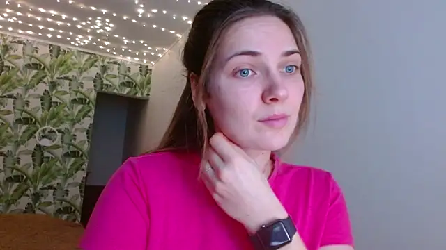 Snapshot of Olivia_shine chatting on January 19, 2025, 5:26 am Olivia shine online show from January 19, 2025, 5:26 am
