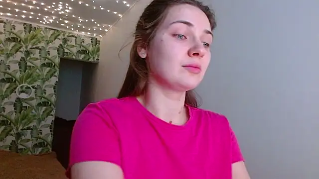 Snapshot of Olivia_shine chatting on January 26, 2025, 5:34 am Olivia shine online show from January 26, 2025, 5:34 am