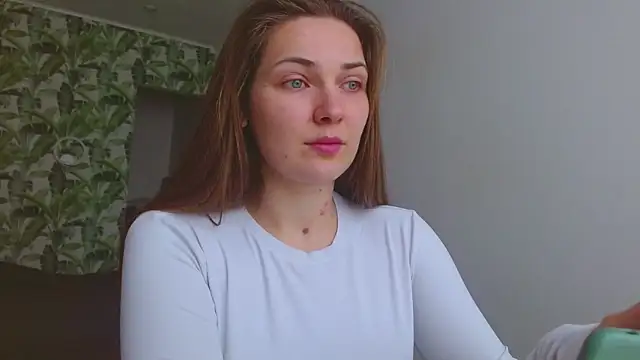 Snapshot of Olivia_shine chatting on April 1, 2026, 4:25 am Olivia shine online show from April 1, 2026, 4:25 am