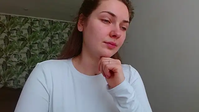 Snapshot of Olivia_shine chatting on February 27, 2026, 5:29 am Olivia shine online show from February 27, 2026, 5:29 am