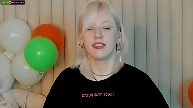 Snapshot of RachelCart chatting on March 18, 2025, 9:56 am RachelCart online show from March 18, 2025, 9:56 am