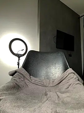  Monic  online show from November 13, 2025, 4:33 pm