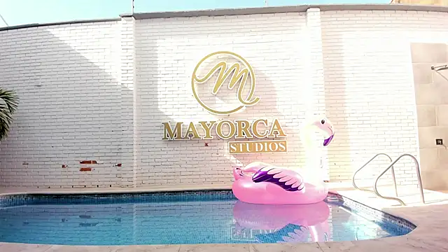 EVELIN MASON online show from November 1, 2025, 7:52 pm