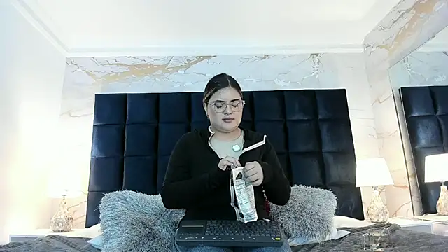 Snapshot of EVELIN_MASON chatting on April 25, 2026, 7:55 pm EVELIN MASON online show from April 25, 2026, 7:55 pm