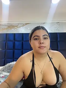Snapshot of EVELIN_MASON chatting on May 13, 2026, 7:54 pm EVELIN MASON online show from May 13, 2026, 7:54 pm