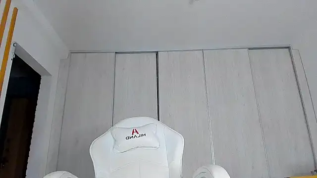 ice pixie online show from December 1, 2025, 3:24 pm