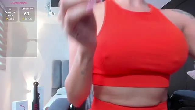 AnaRuiz online show from March 18, 2025, 1:01 pm