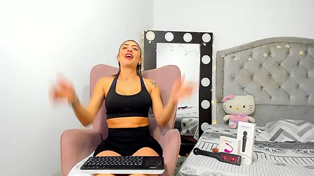 AnaRuiz online show from January 11, 2026, 9:55 pm