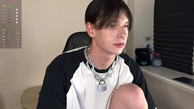 Snapshot of carthylovvve chatting on October 17, 2025, 6:43 pm carthylovvve online show from October 17, 2025, 6:43 pm