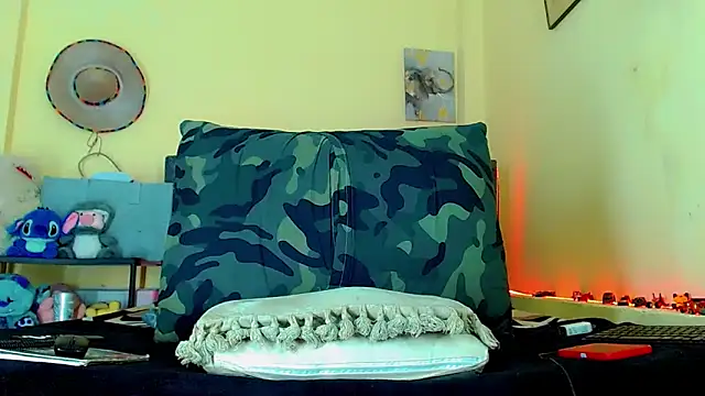 Liamscott  online show from April 5, 2026, 7:42 pm