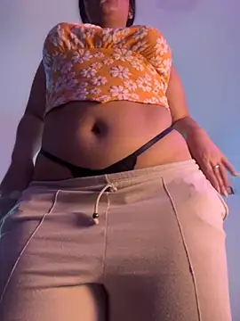 JulianaCastillo online show from November 17, 2025, 9:35 am