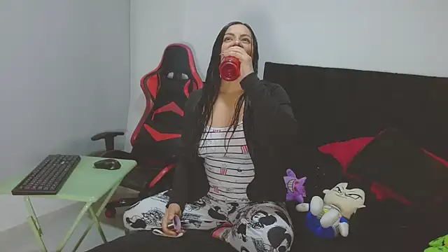 Noamartin  online show from April 22, 2026, 2:18 am