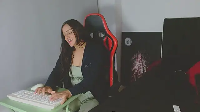 Noamartin  online show from March 7, 2026, 2:07 am