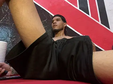 tanned boy online show from April 21, 2026, 9:32 pm