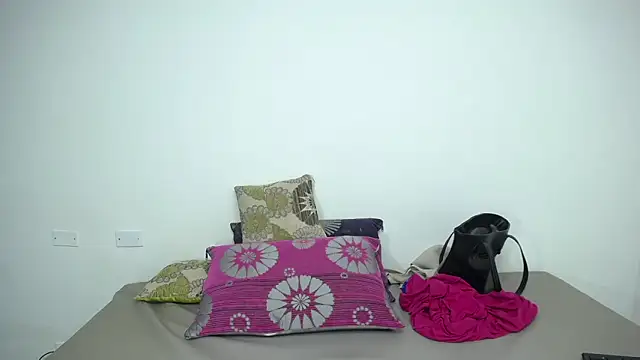 CrushOnMe  online show from February 5, 2026, 6:09 am