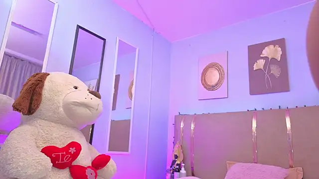 Snapshot of sarah_cruzz_ chatting on February 13, 2026, 2:28 pm sarah cruzz online show from February 13, 2026, 2:28 pm