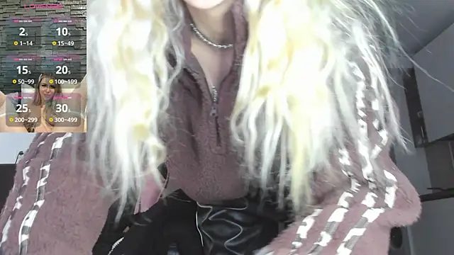 Snapshot of Megan_Ros chatting on February 12, 2025, 12:44 pm Megan Ros online show from February 12, 2025, 12:44 pm