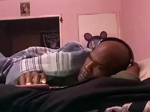 Snapshot of Blkstylion chatting on April 12, 2026, 8:01 pm Blkstylion online show from April 12, 2026, 8:01 pm